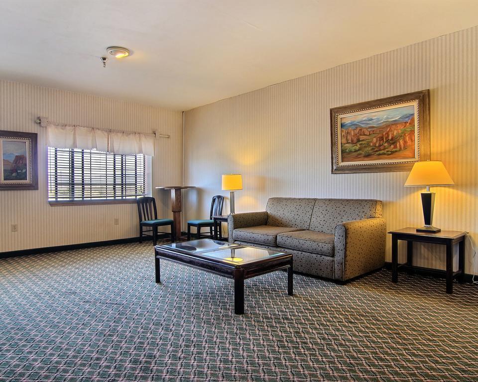 Quality Inn & Suites Grants - I-40 Экстерьер фото