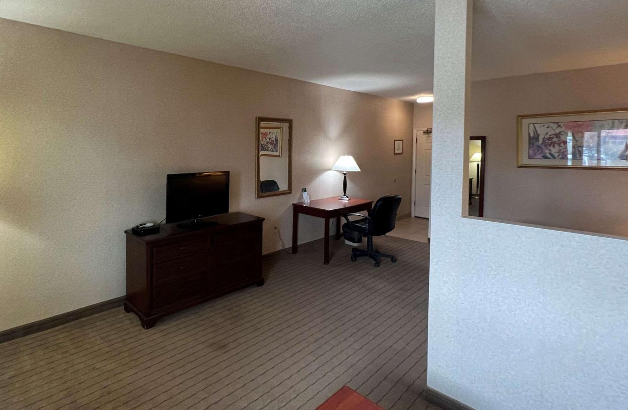 Quality Inn & Suites Grants - I-40 Экстерьер фото