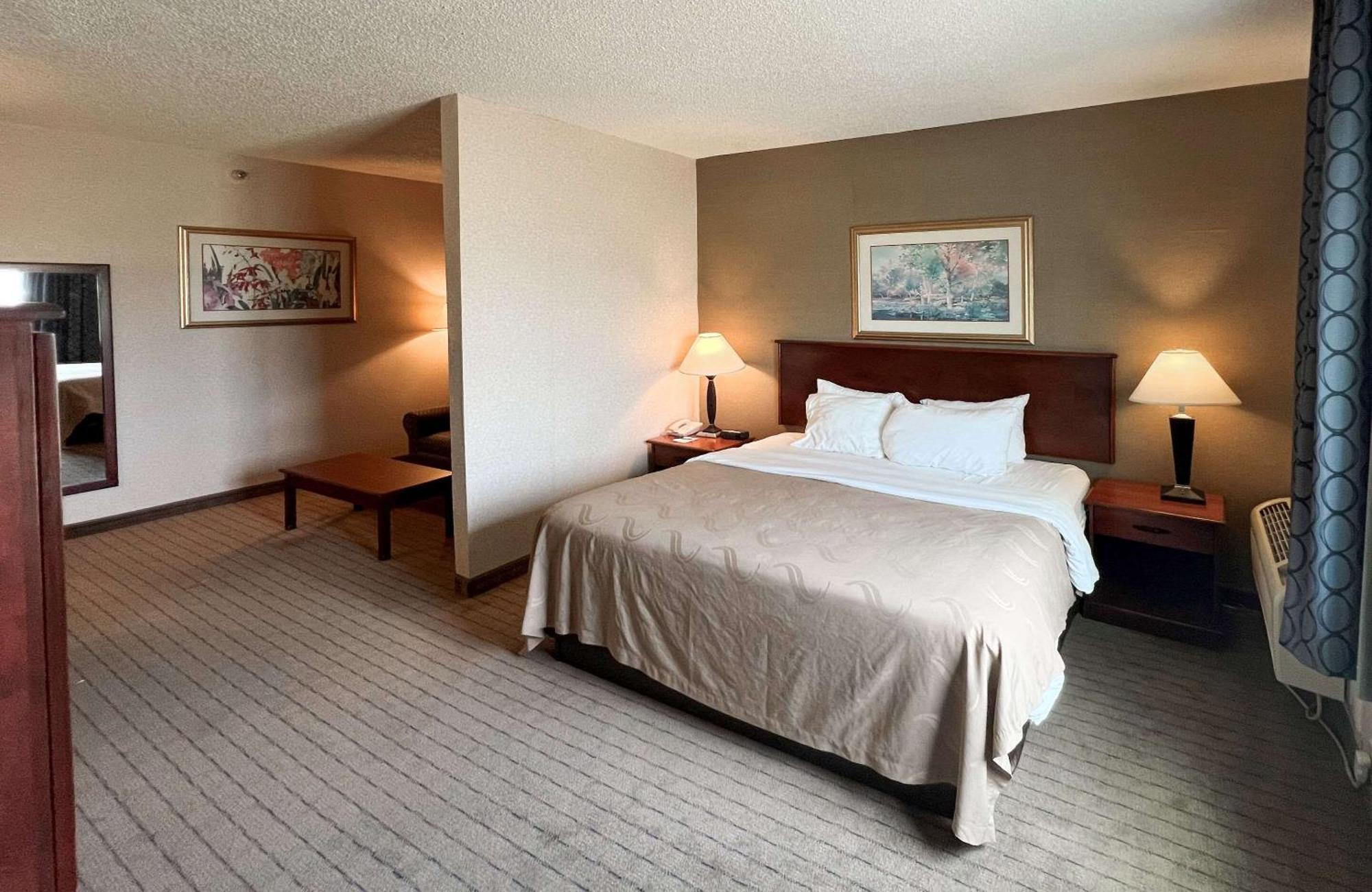 Quality Inn & Suites Grants - I-40 Экстерьер фото