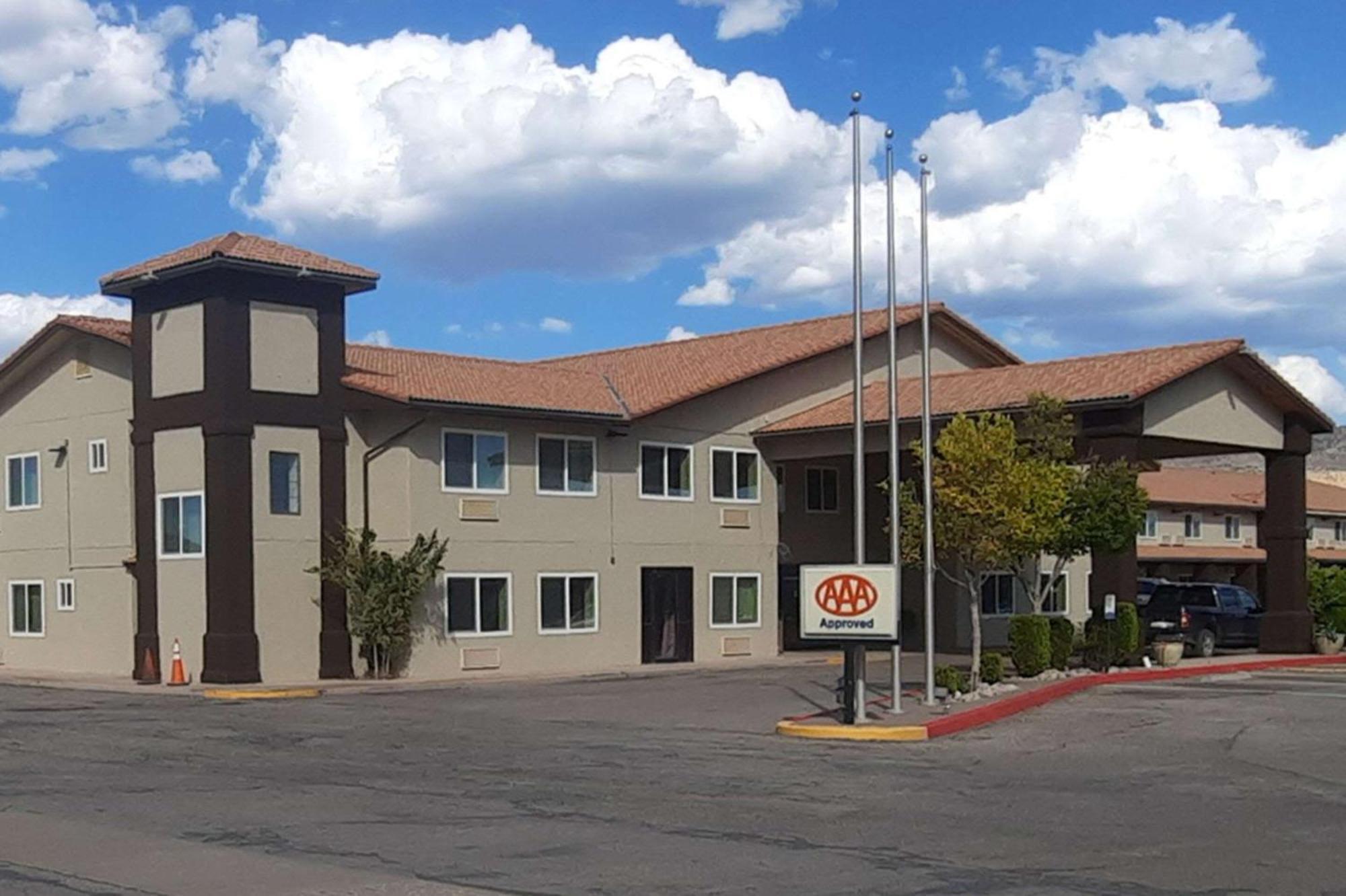 Quality Inn & Suites Grants - I-40 Экстерьер фото